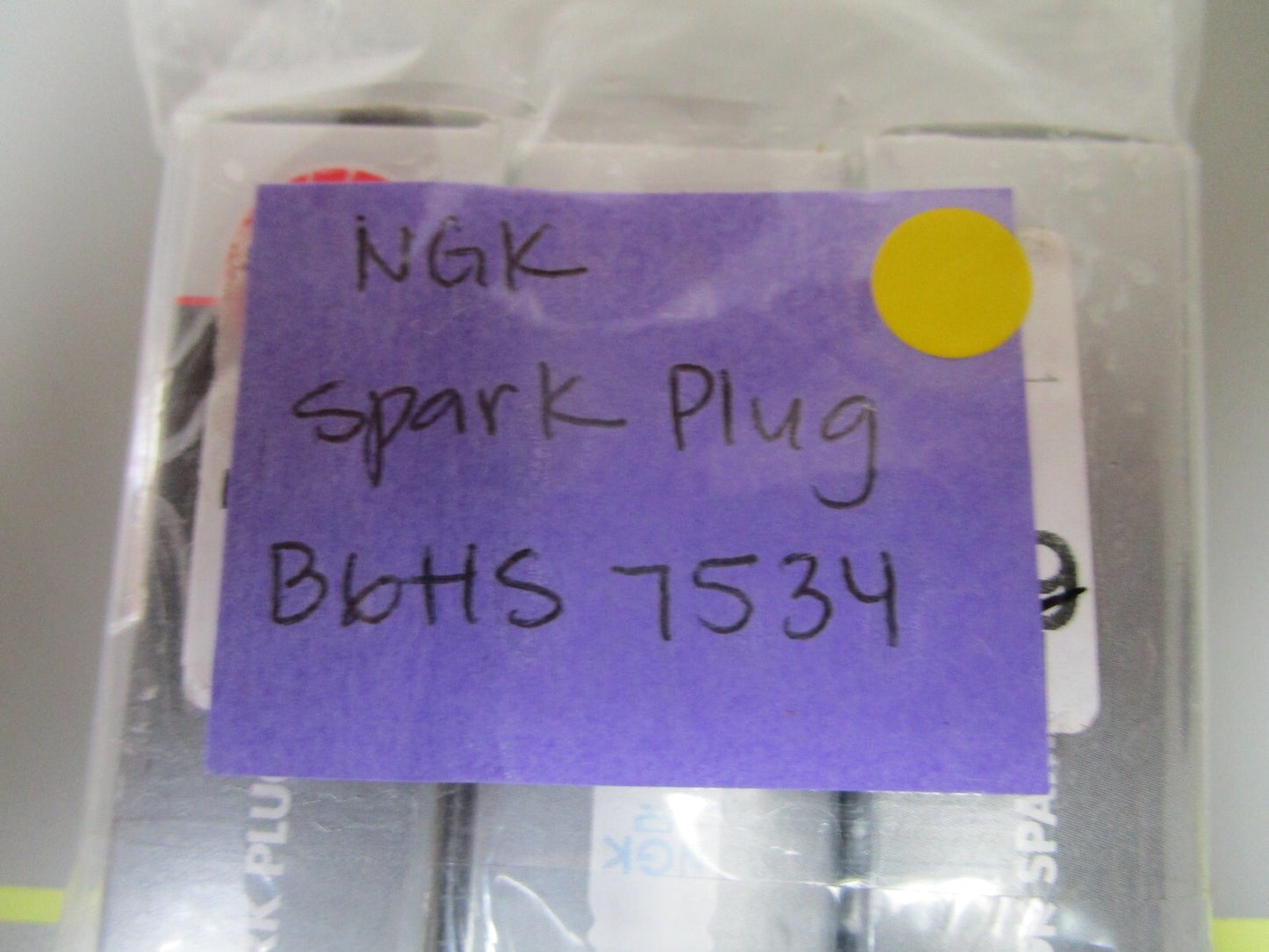 *NEW* 0810 NGK Spark Plug B6HS 7534