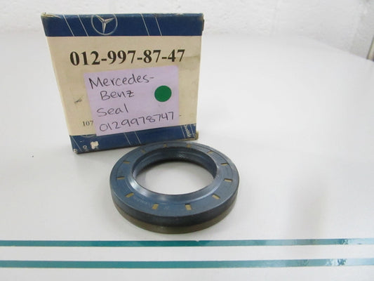 NEW OEM 0129978747 Mercedes-Benz Seal 0810