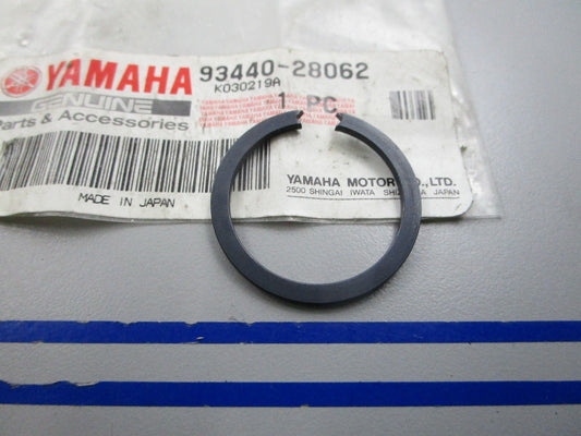 NEW OEM 93440-28062-00 Yamaha Circlip 0810