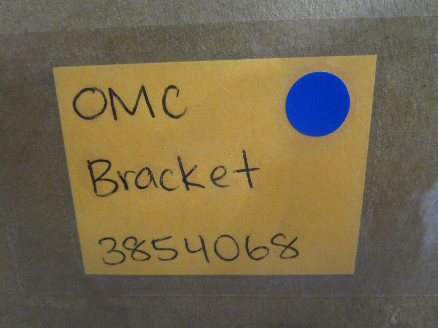 *NEW OEM* 0820 OMC Johnson Evinrude Bracket 3854068