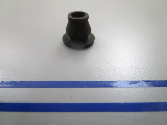 *NEW OEM* 0810 OMC Johnson Evinrude Grommet 311439 0311439