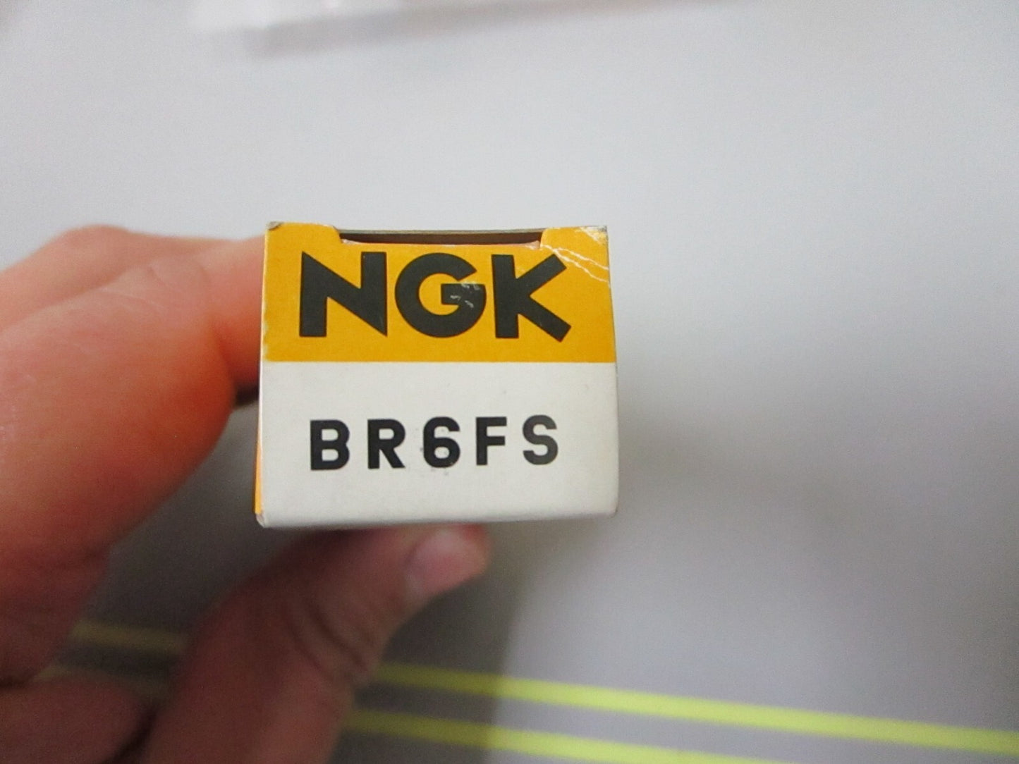 *NEW* 0810 NGK Spark Plug BR6FS