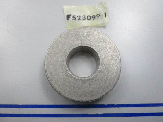NEW OEM 23-F5230099-1 Mercury Quicksilver Spacer 0810