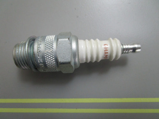 *NEW* 0810 Champion Spark Plug D-9J