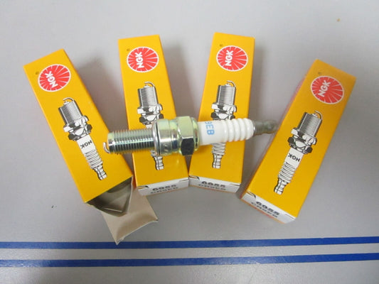 *NEW* (LOT OF 4) 0810 NGK Spark Plug CR9EB