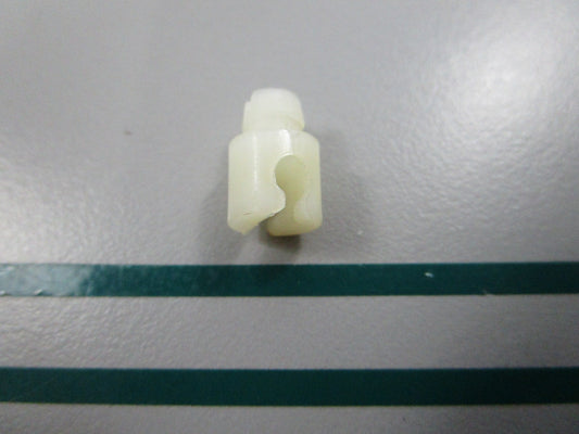 NEW OEM 313329 0313329 OMC Johnson Evinrude Retainer 0810