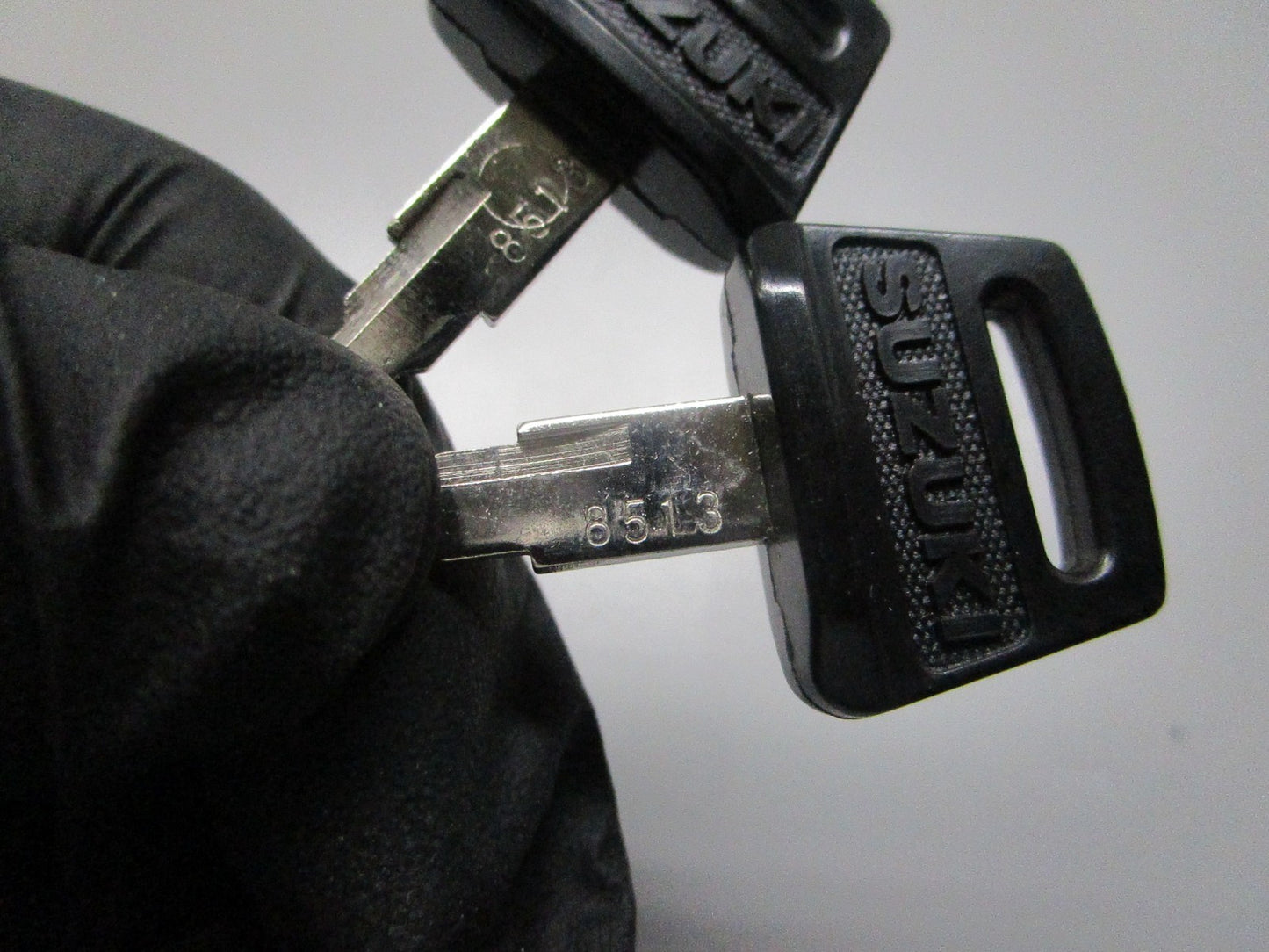 *NEW OEM* (LOT OF 2) 0810 Suzuki (8518) Ignition Key 37141-93320