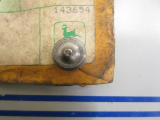 *NEW OEM* 0820 John Deere Aperture R40562