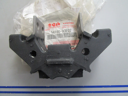 *NEW OEM* 0820 Suzuki Lower Mount 54160-93E02