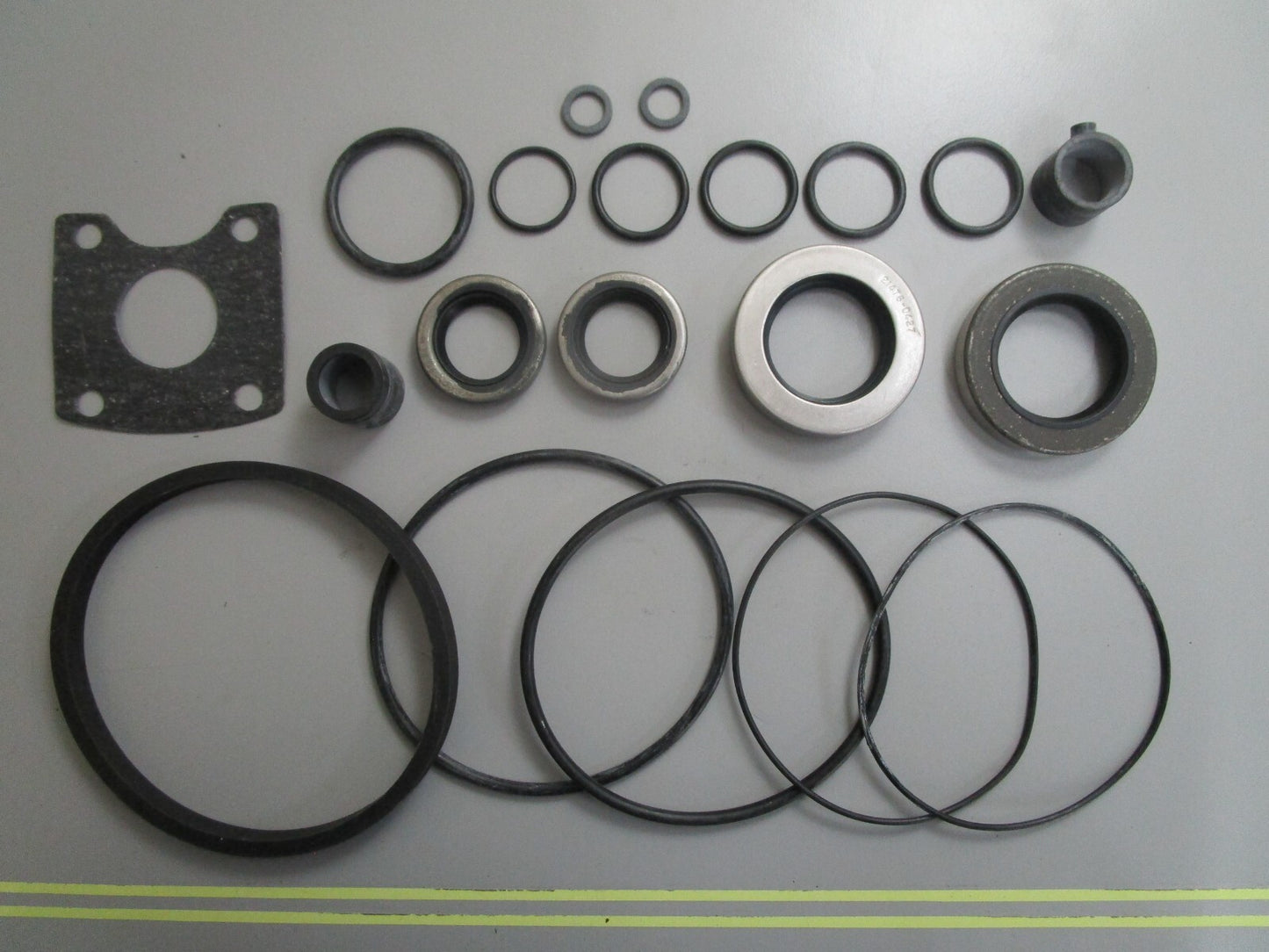 *NEW OEM* 0820 Mercury Quicksilver Oil Seal Kit 26-32511A1