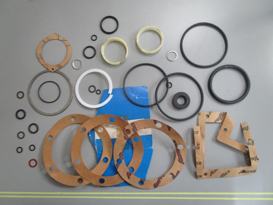 *NEW OEM* 0810 Volvo Penta Gasket Kit 875544