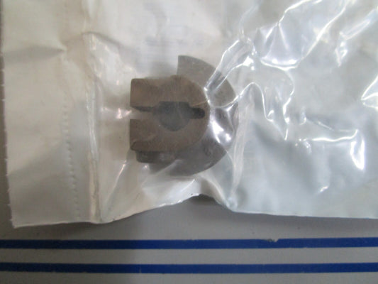 *NEW OEM* 0820 OMC Johnson Evinrude Pinion 303142 0303142