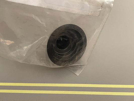 *NEW OEM* 0810 OMC Johnson Evinrude Prop Shaft Cap 324694 0324694