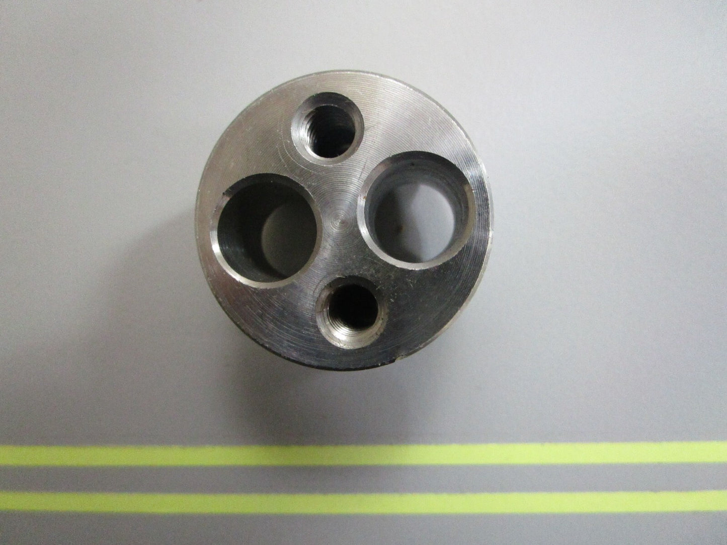 *NEW OEM* 0820 Volvo Penta Bearing Pivot 852705