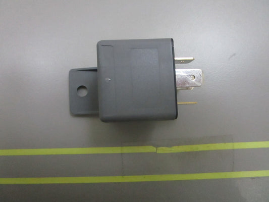 *NEW OEM* 0810 Volvo Penta Relay 1324492