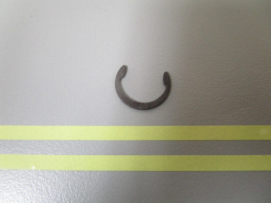 *NEW OEM* 0810 OMC Johnson Evinrude Retainer 312107 0312107