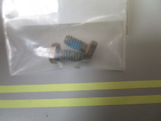 *NEW OEM* (LOT OF 2) 0810 OMC Johnson Evinrude 4-7HP Carb Screw 322285 0322285