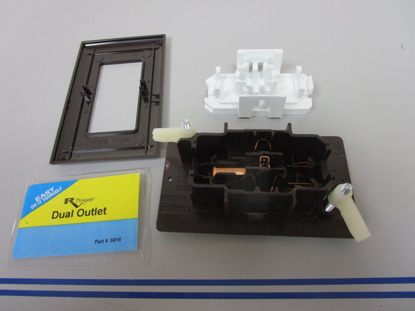 *NEW* 0810 RV Designer Dual Outlet S815