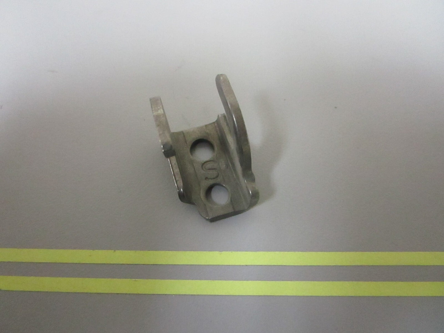 *NEW OEM* 0810 OMC Johnson Evinrude Shift Lock 305737 0305737