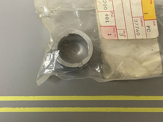 *NEW OEM* 0810 Volvo Penta Bushing 814641