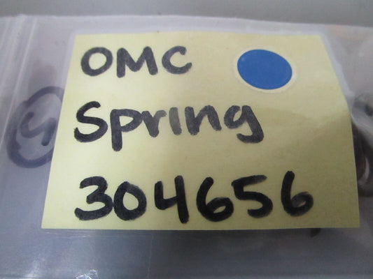 *NEW OEM* 0810 OMC Johnson Evinrude Spring 304656 0304656