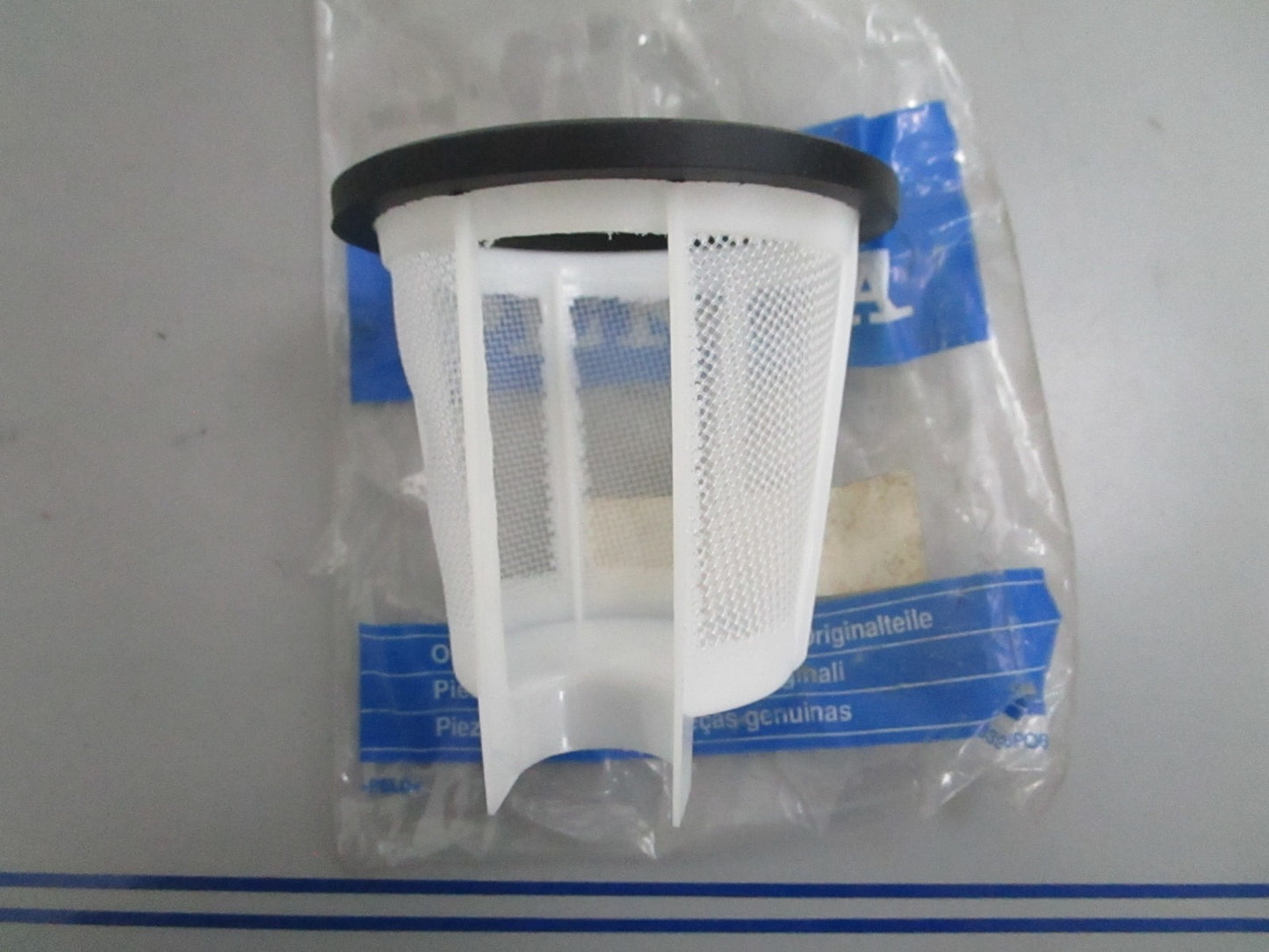*NEW OEM* 0820 Volvo Penta Strainer 842723
