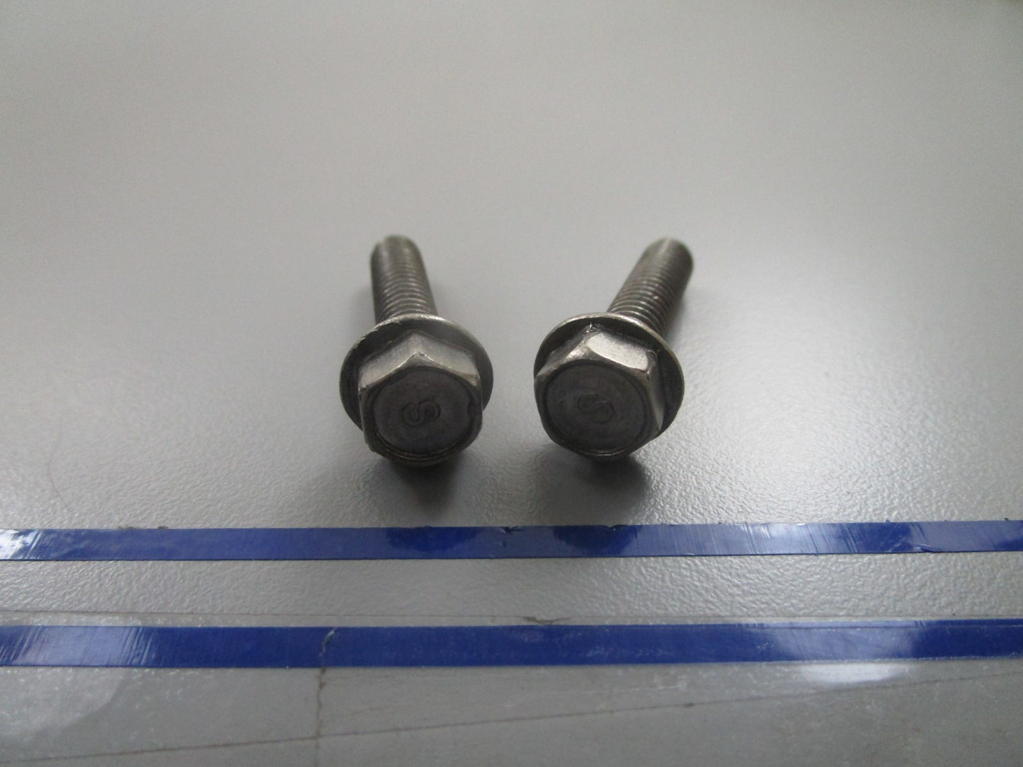 *NEW OEM* (LOT OF 2) 0810 OMC Johnson Evinrude Screw 333676 0333676