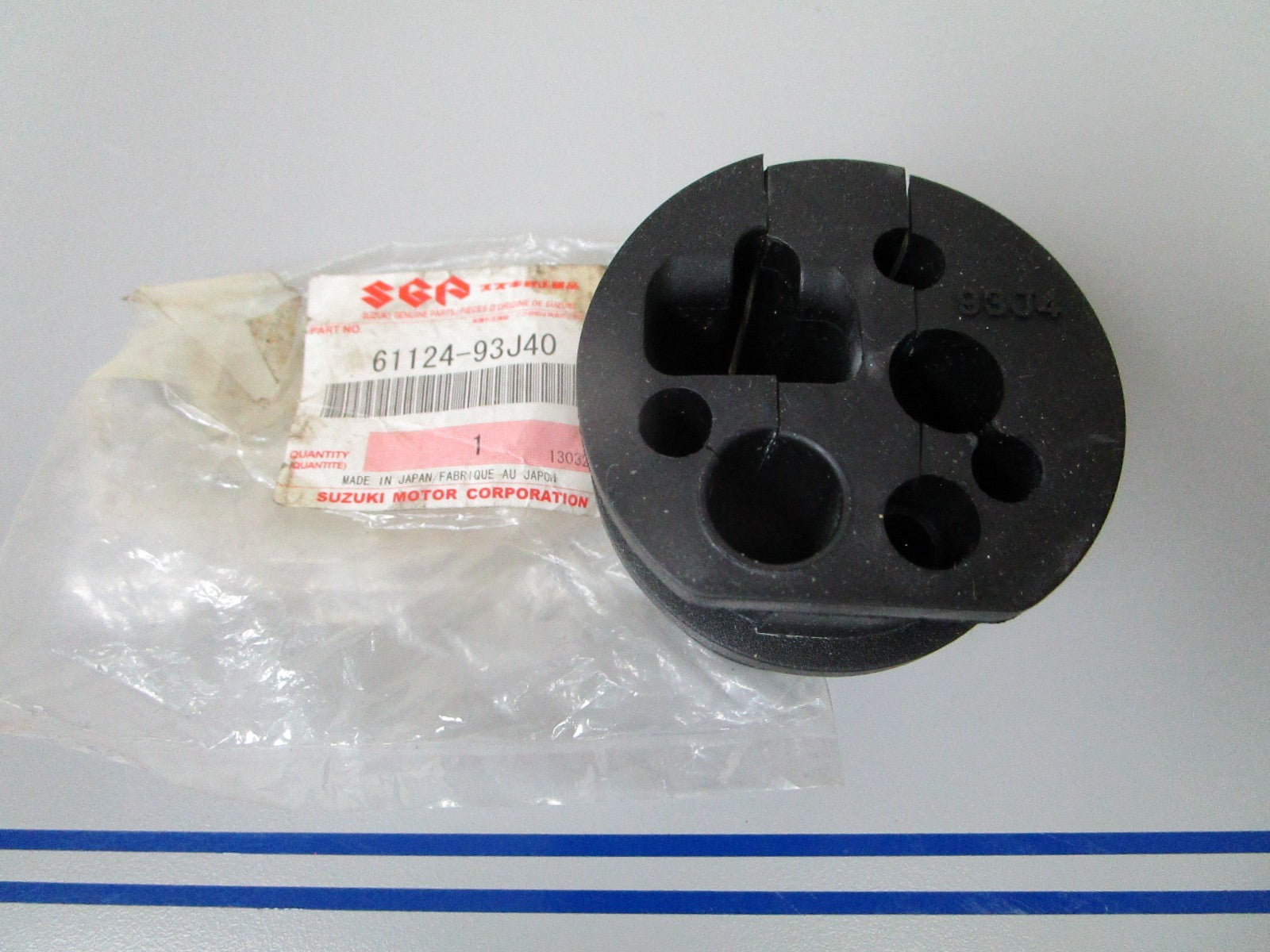 NEW OEM 61124-93J40 Suzuki Remocon Cable Grommet 0720