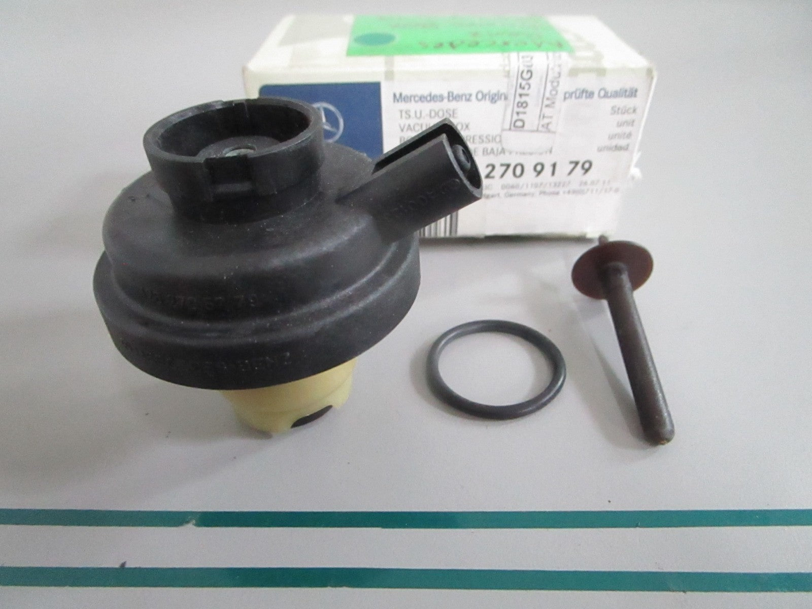 NEW OEM 1262709179 Mercedes-Benz Vacuum Box 0820