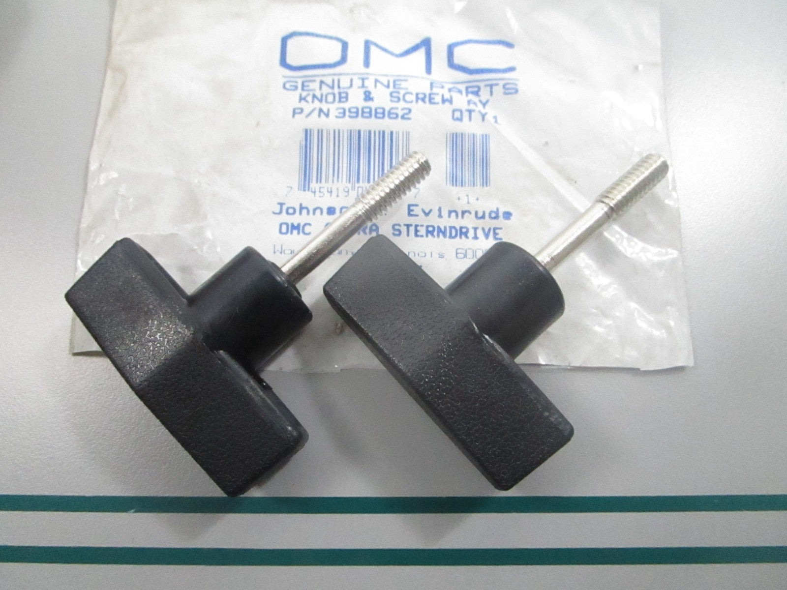 NEW OEM (LOT OF 2) 398862 0398862 OMC Johnson Evinrude Knob & Screw 0810