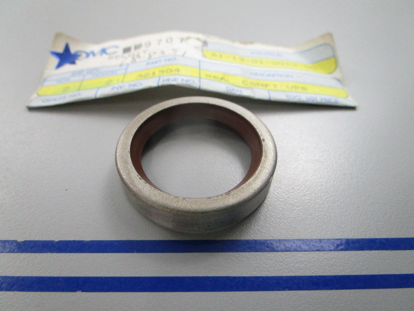 NEW OEM 321504 0321504 OMC Johnson Evinrude Crankshaft Seal 0810