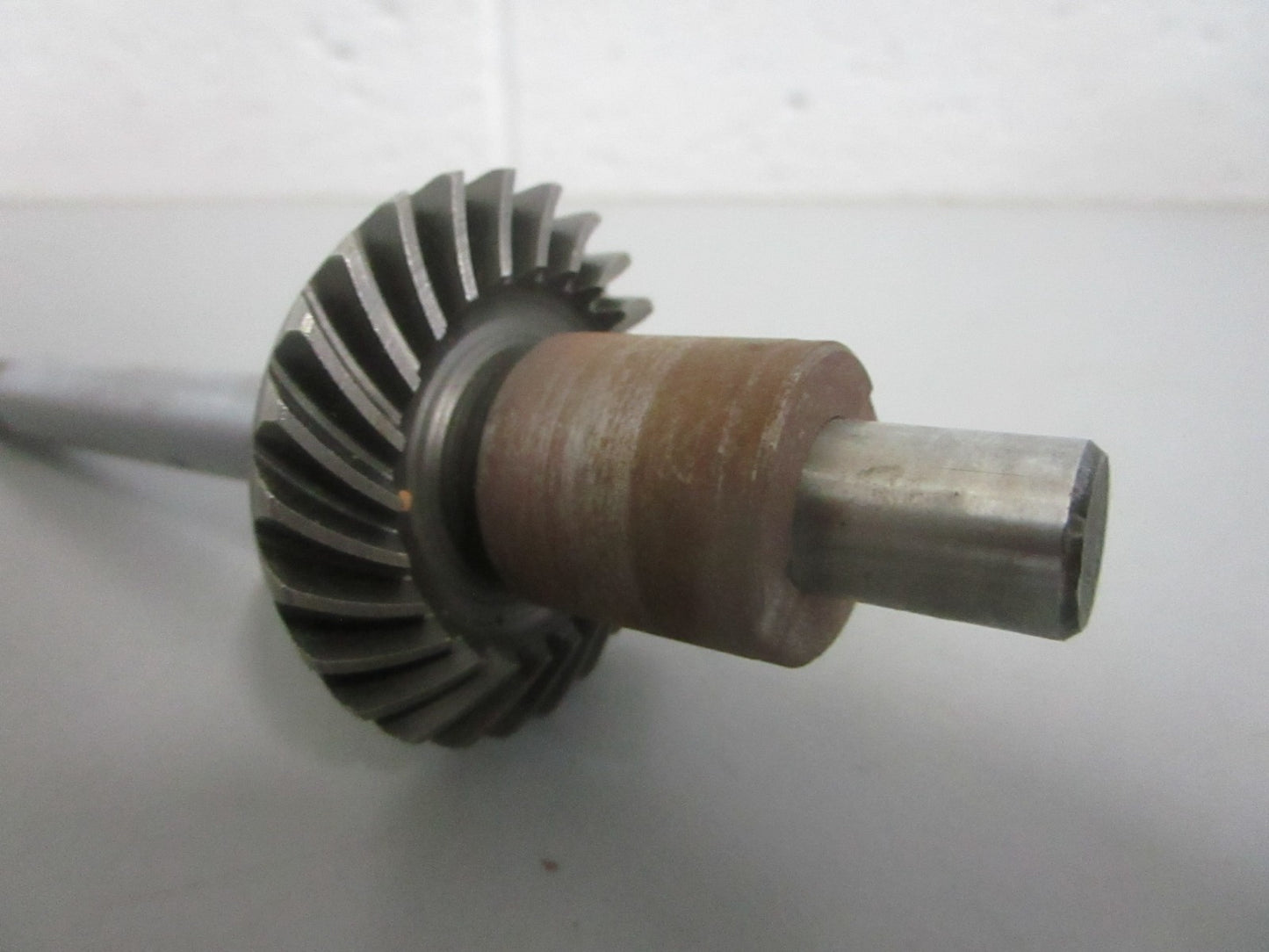 NEW OEM 381042 0381042 OMC Johnson Evinrude Propeller Shaft 0820
