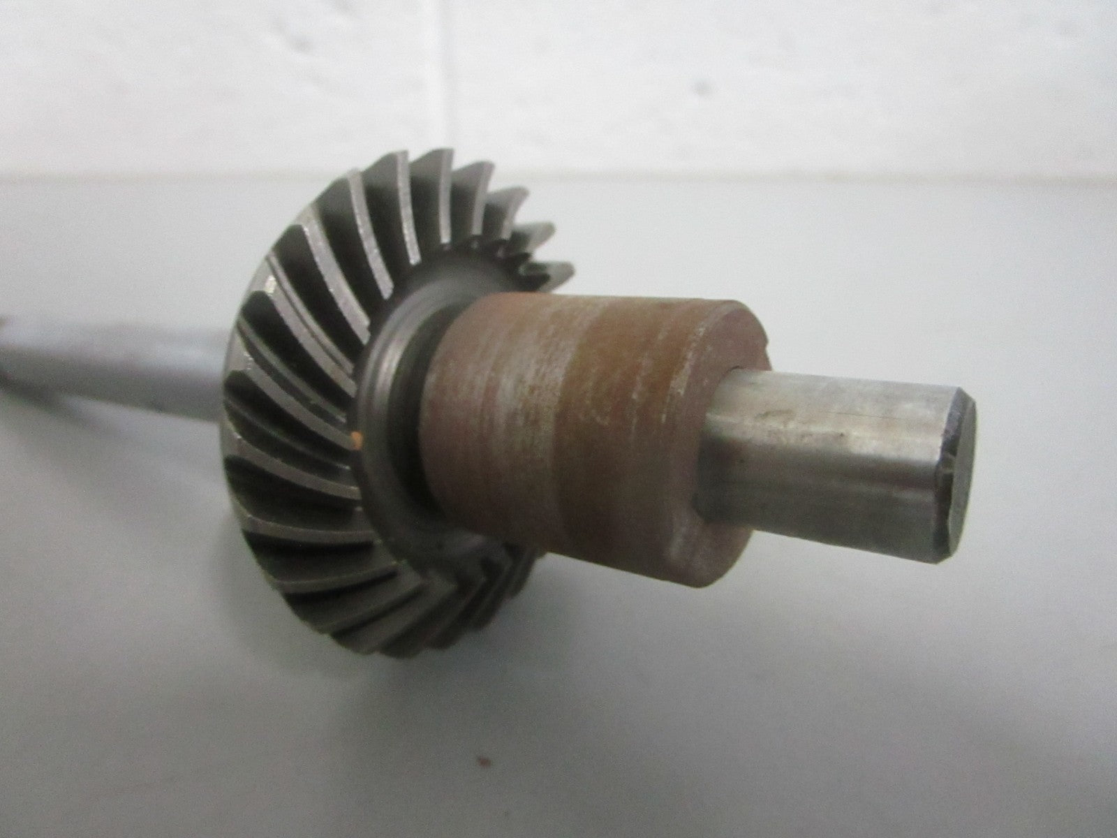 NEW OEM 381042 0381042 OMC Johnson Evinrude Propeller Shaft 0820