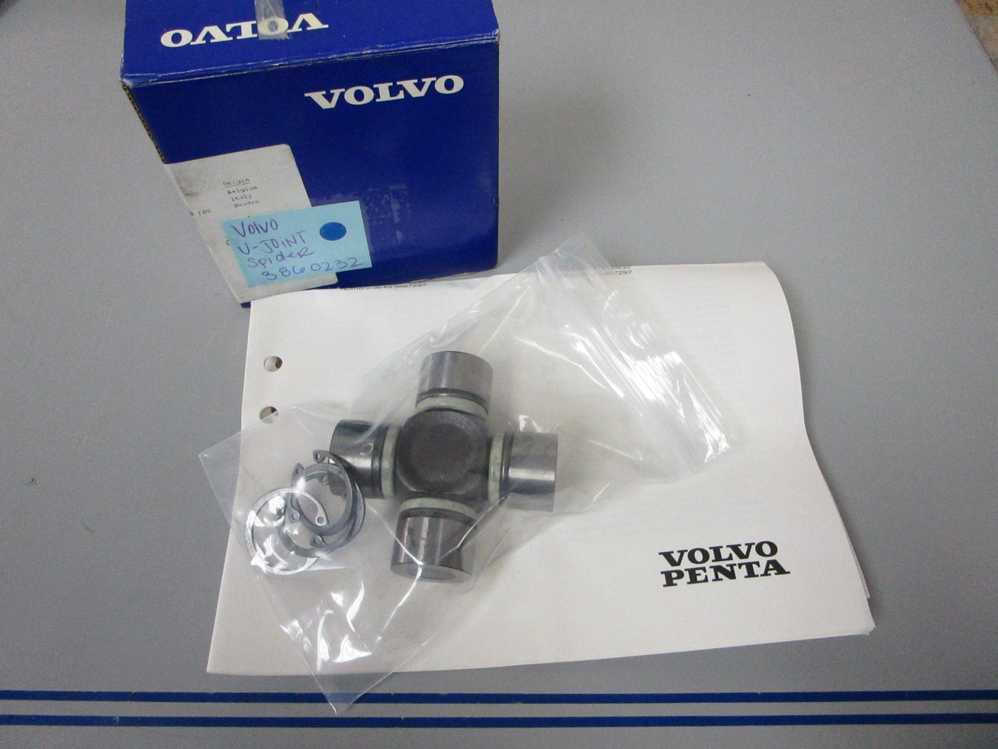 *NEW OEM* 0820 Volvo Penta U-Joint Spider 3860232
