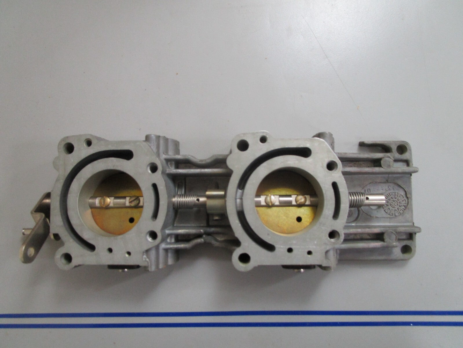 *NEW OEM* 0810 OMC Johnson Evinrude 80 90 100 115 STBD Throttle Body 0737539