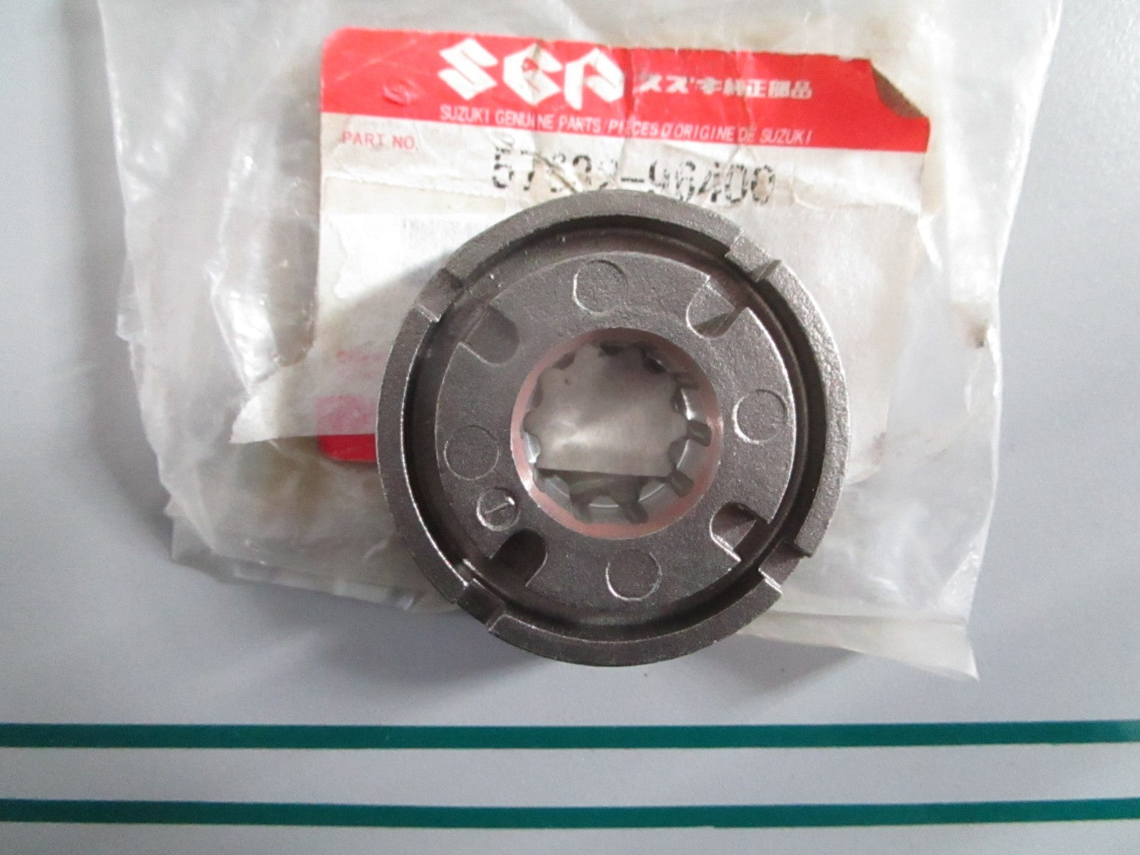 NEW OEM 57632-95305 Suzuki Propeller Bush Stopper 0820