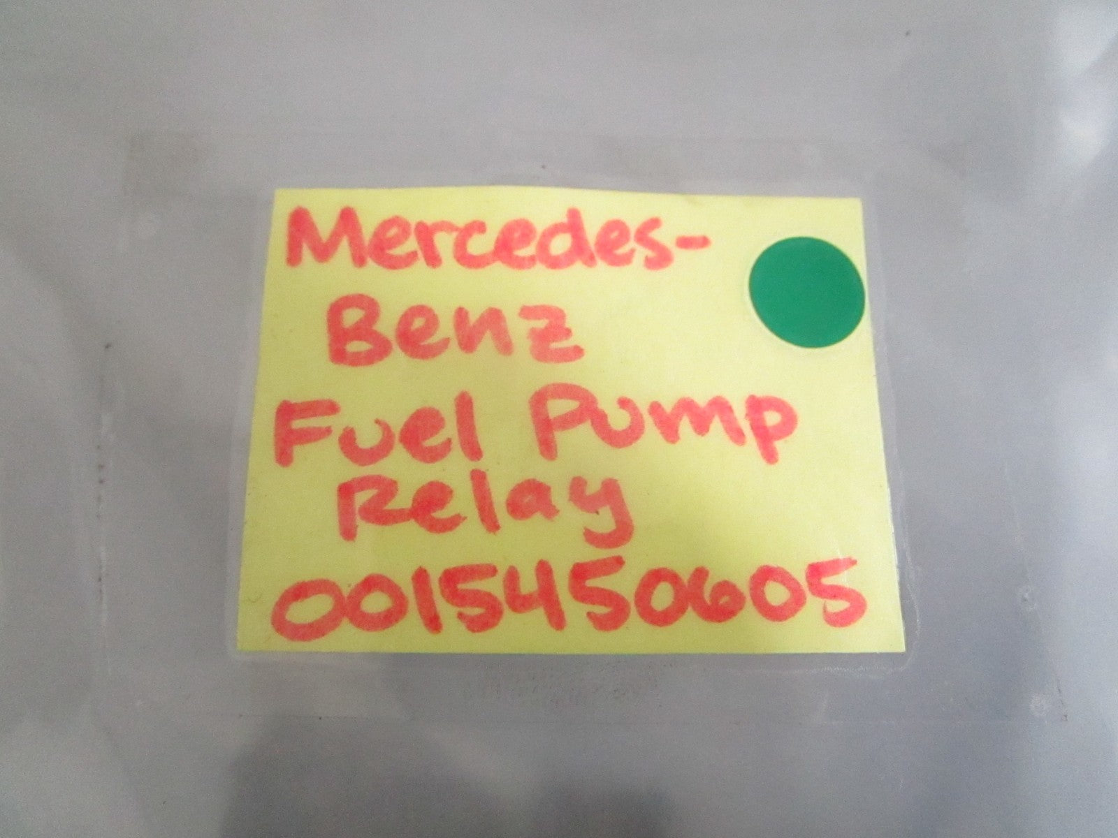 NEW OEM 0015450605 Mercedes-Benz Fuel Pump Relay 0820
