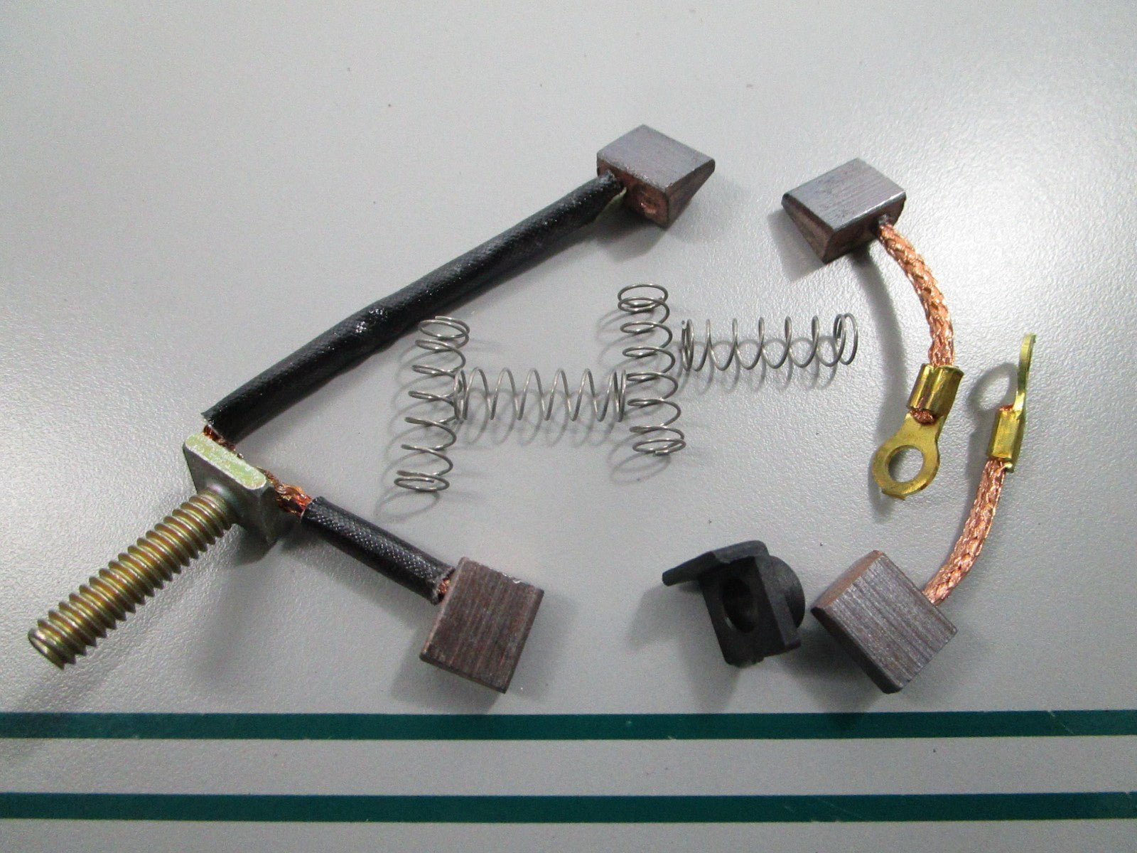 NEW OEM 385952 0385952 OMC Johnson Evinrude Brush & Spring Set 0810