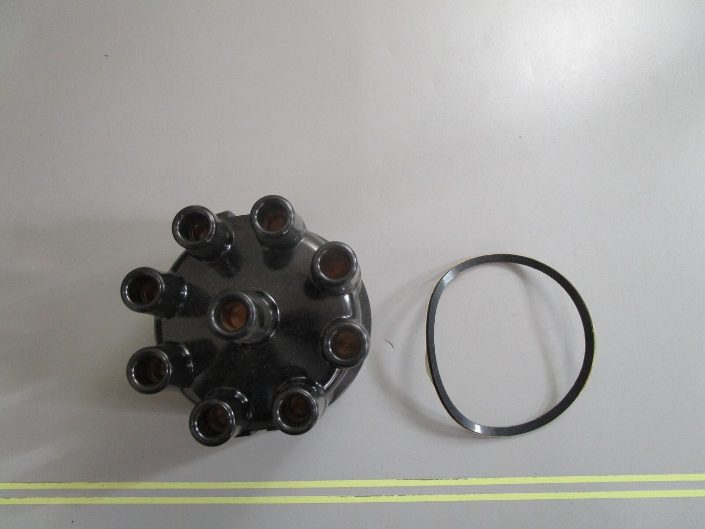 *NEW OEM* 0810 OMC Johnson Evinrude Distributor Cap Assembly 982336 0982336