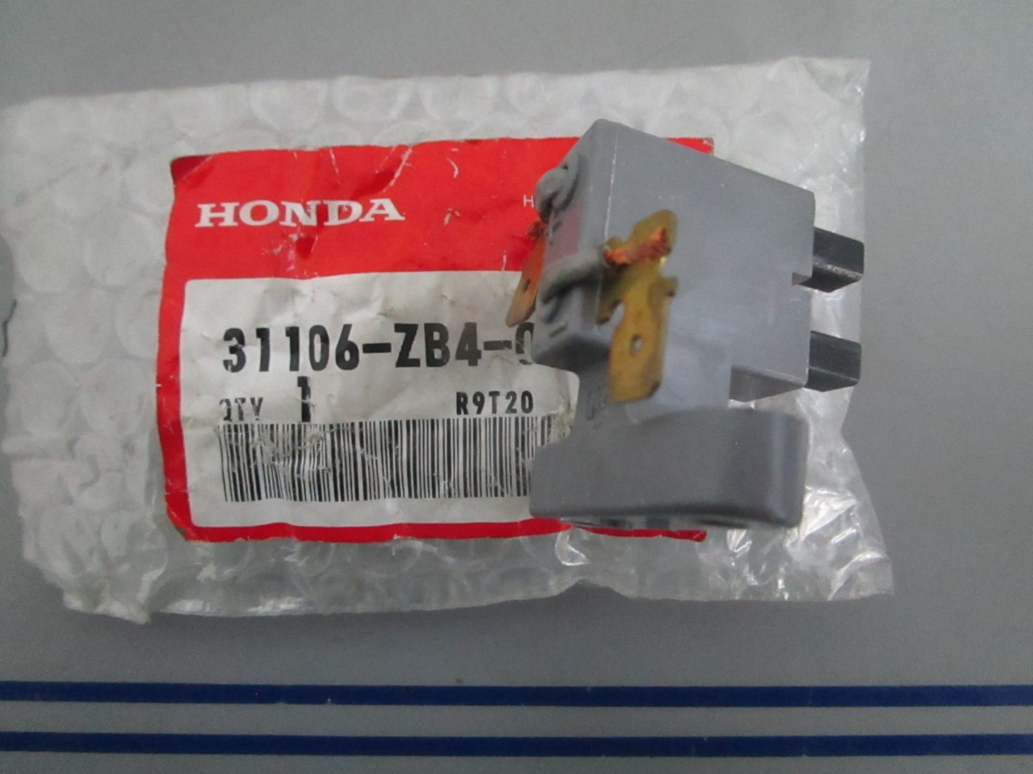 *NEW OEM* 0820 Honda Brush Assy 31106-ZB4-003