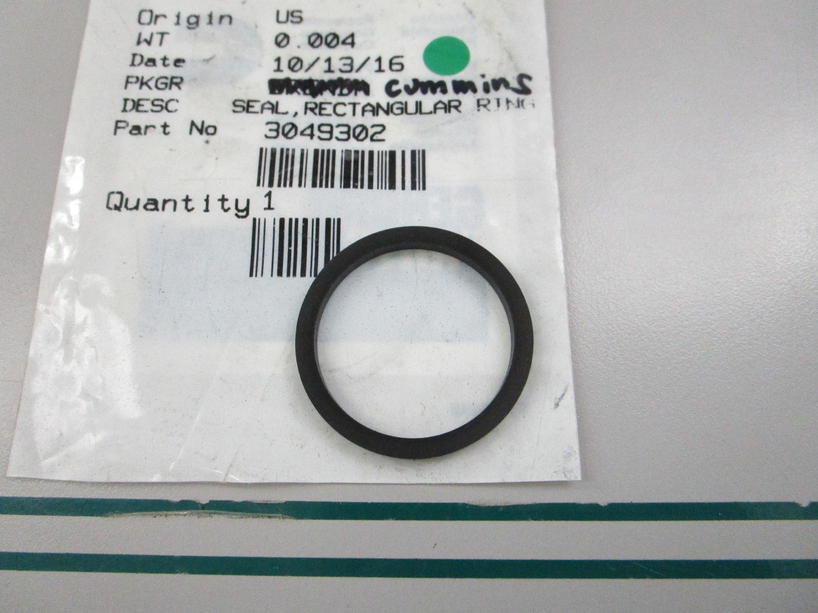 NEW OEM 3049302 Cummins Rectangular Seal Ring 0810