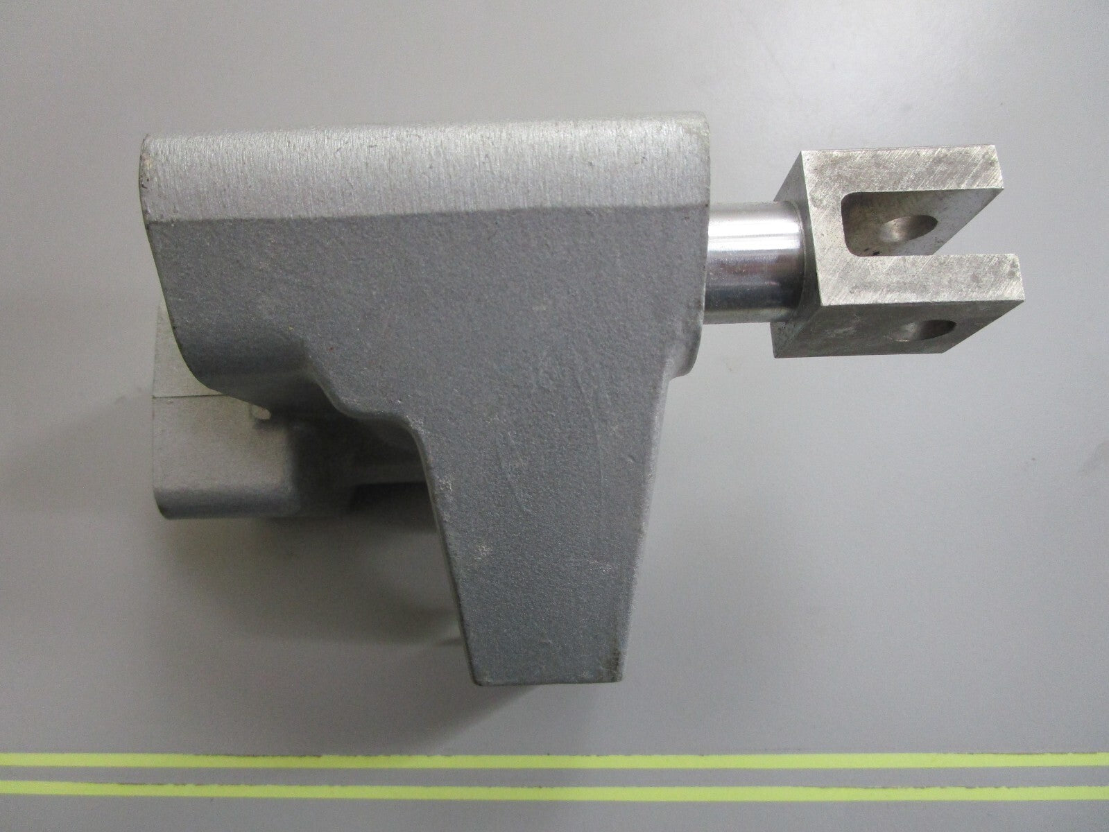 *NEW OEM* 0820 OMC Johnson Evinrude STBD Housing Plug & Spool Valve Ay 984484