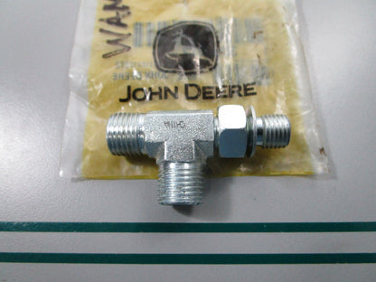 NEW OEM 38H1022 John Deere Tee Fitting 0810