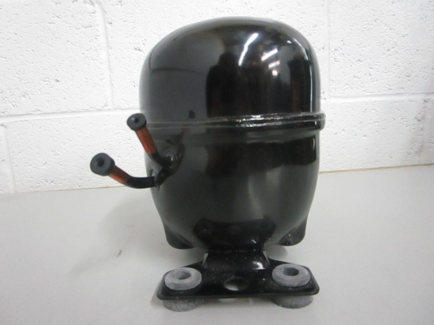 *NEW OEM* 0820 Electrolux Compressor Assy 5304519758