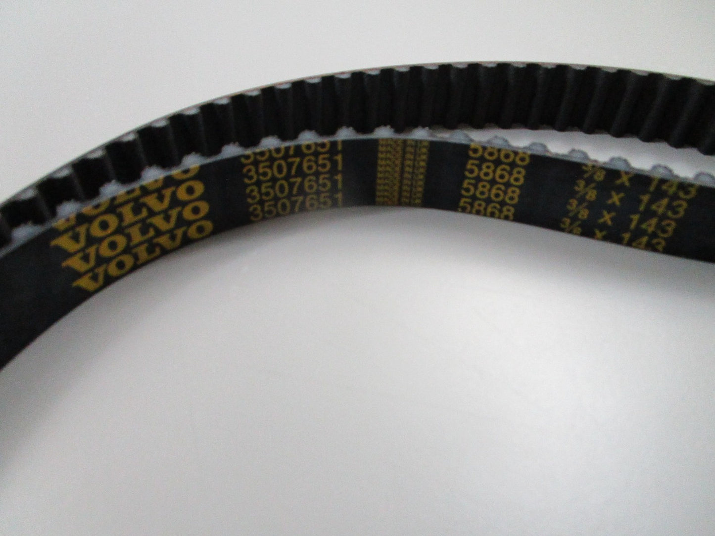 *NEW OEM* 0810 Volvo Penta Belt 271952