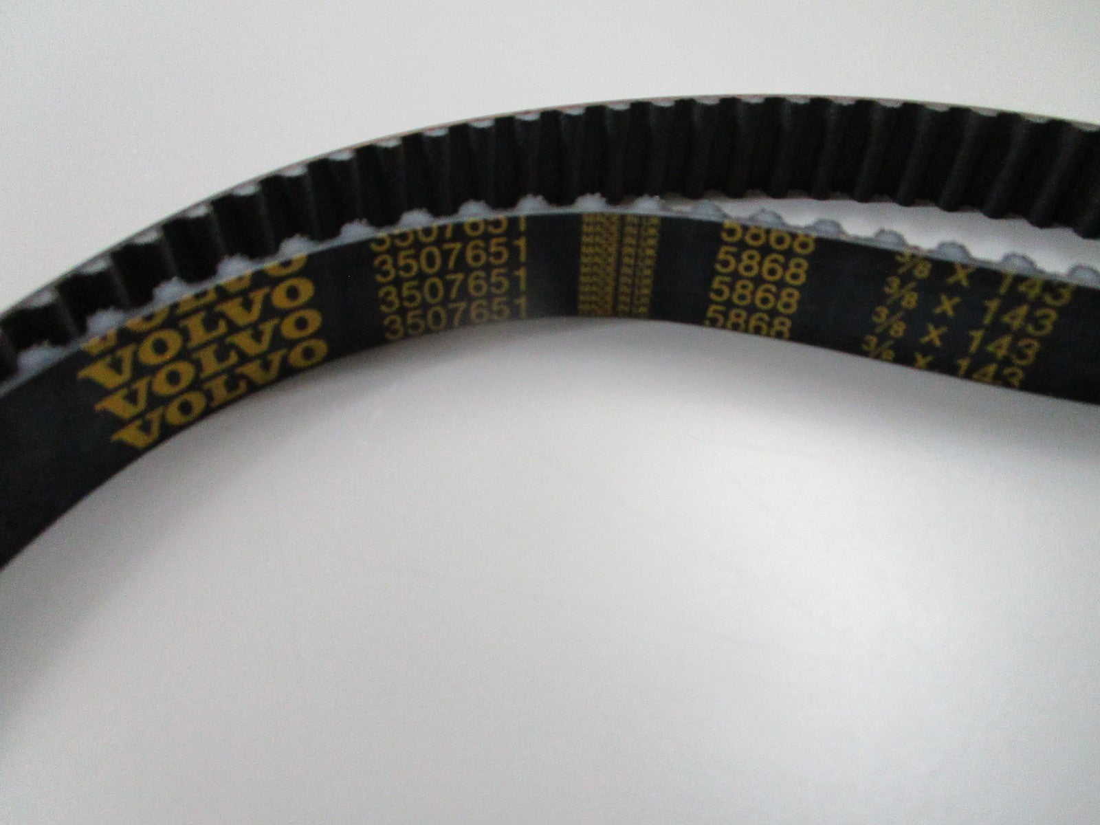 *NEW OEM* 0810 Volvo Penta Belt 271952