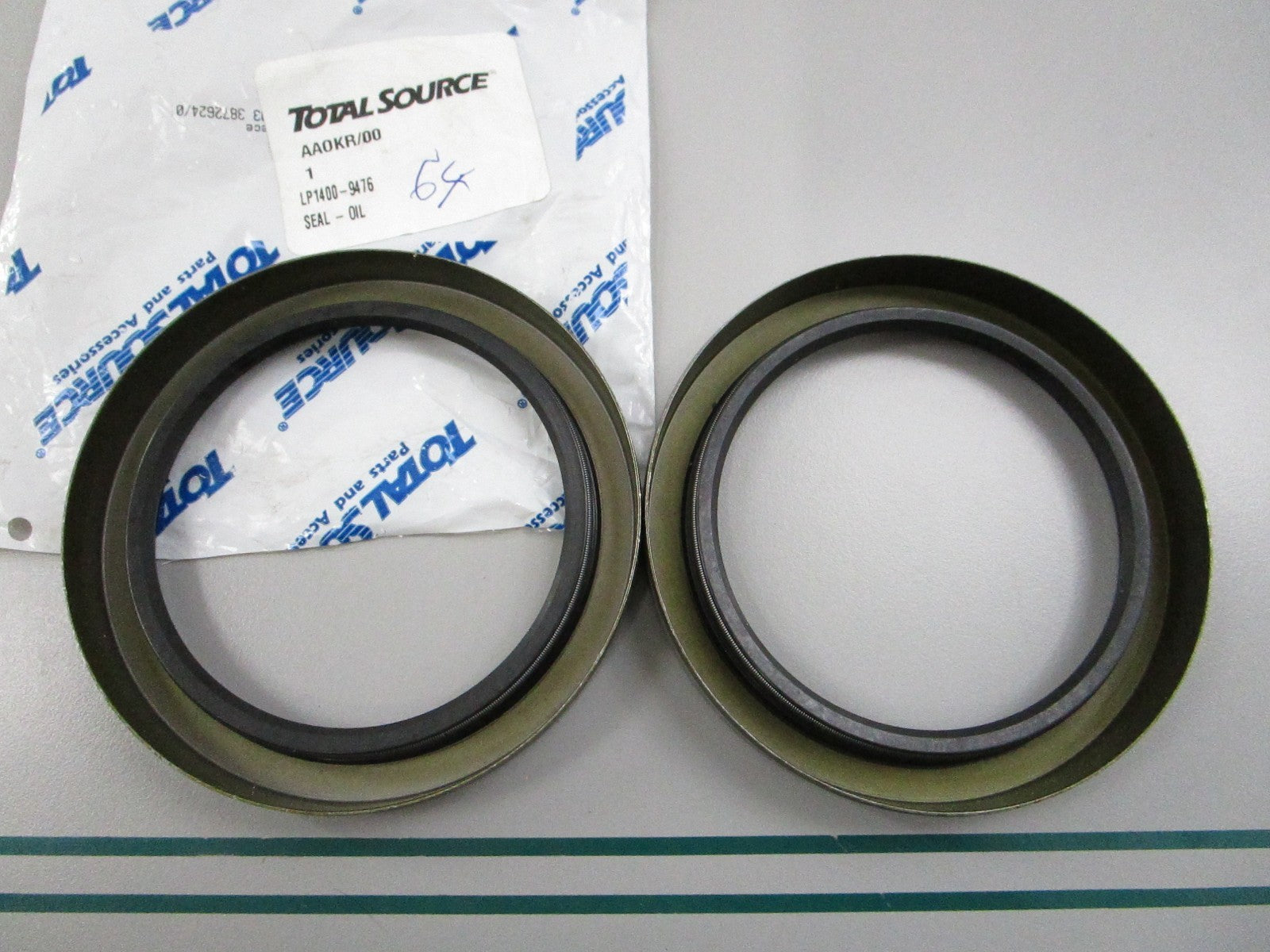 NEW (LOT OF 2) LP1400-9476  For: LPM Total Source Oil Seal 0810