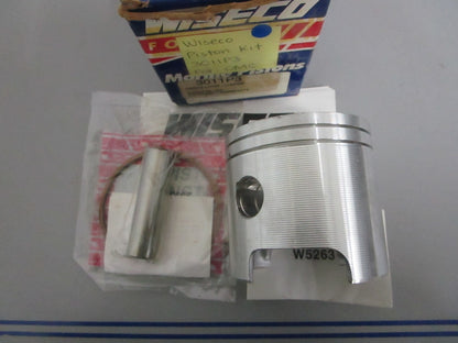 NEW 3011P3 Wiseco Piston kit For: OMC 0820