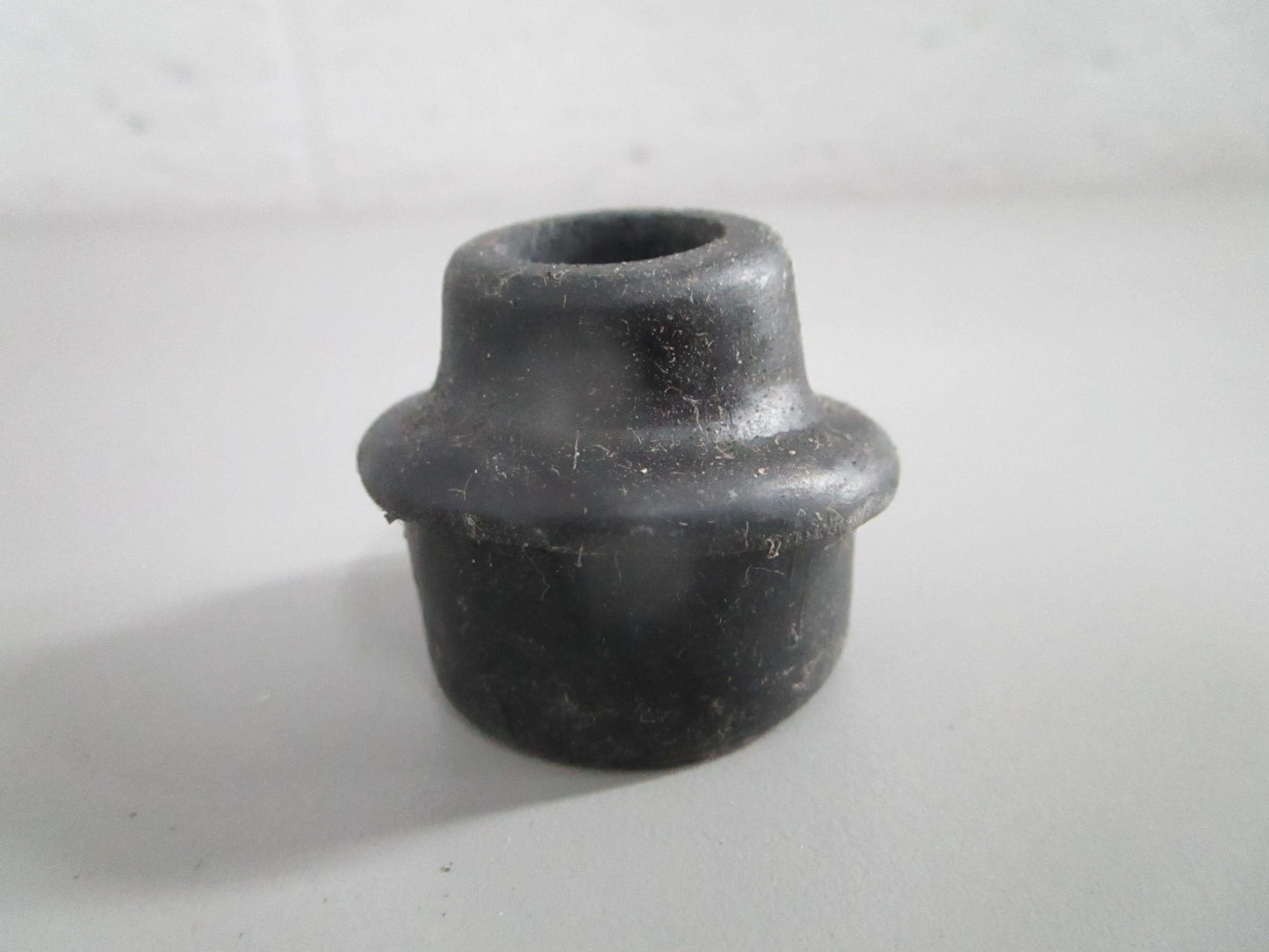 NEW OEM 11110033163 0033163 BMW Rubber Push Rod Grommet 0820
