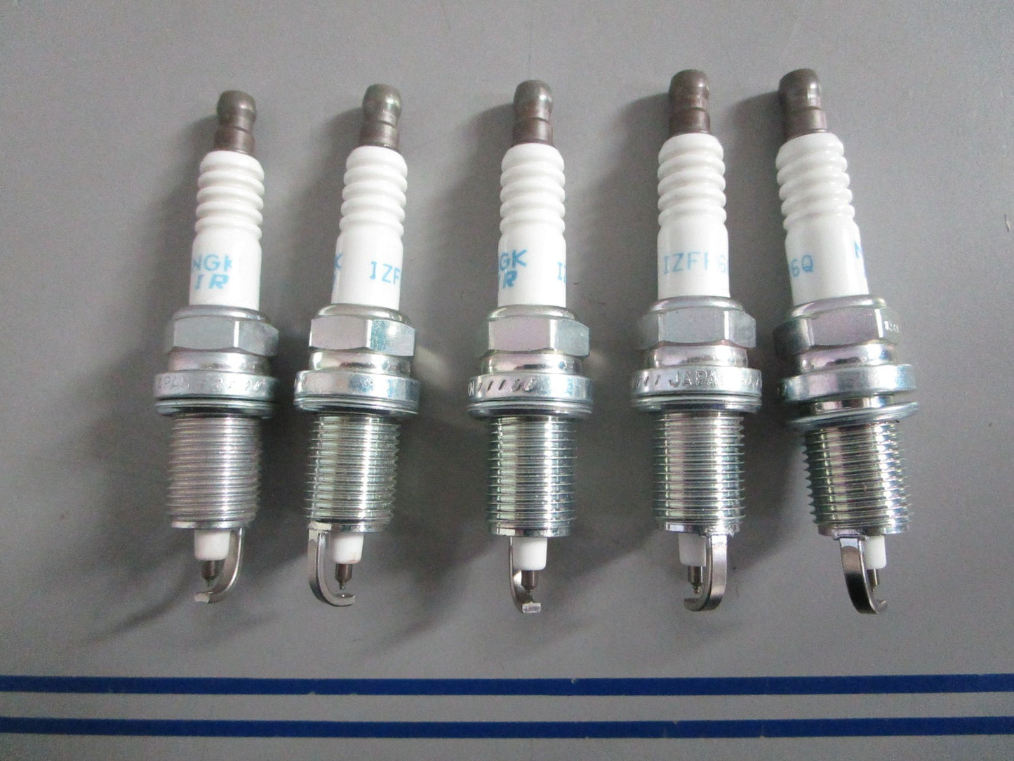 NEW OEM (LOT OF 5) IZFR6Q Champion Spark Plug 0820